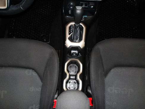 Used 2017 Jeep Renegade Latitude w/ Cold Weather Group AWD/4WD image 13