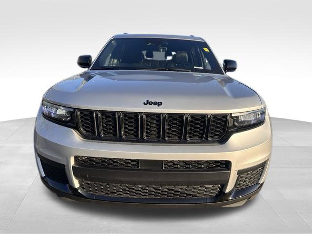 Used 2025 Jeep Grand Cherokee L Altitude AWD/4WD image 11