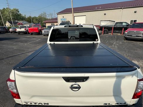 Used 2017 Nissan Titan SL image 5