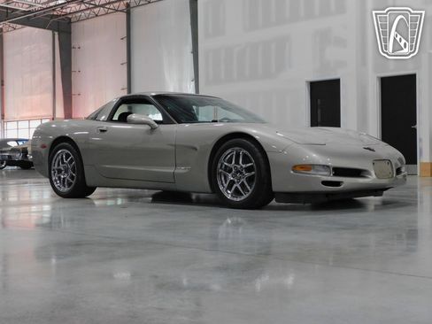 Used 1999 Chevrolet Corvette Coupe w/ Memory Pkg RWD image 28