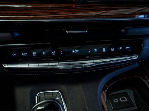 Used 2022 Cadillac Escalade Premium Luxury image 47