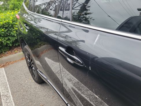 Used 2023 Toyota Venza Nightshade AWD/4WD image 11