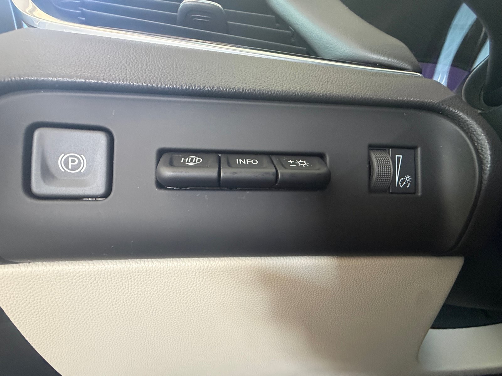 Used 2023 Buick Enclave Avenir w/ Avenir Technology Package FWD image 24