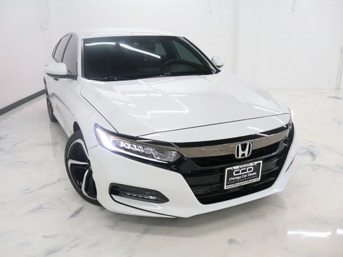 Used 2020 Honda Accord Sport image 2