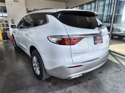 Used 2023 Buick Enclave Essence image 4