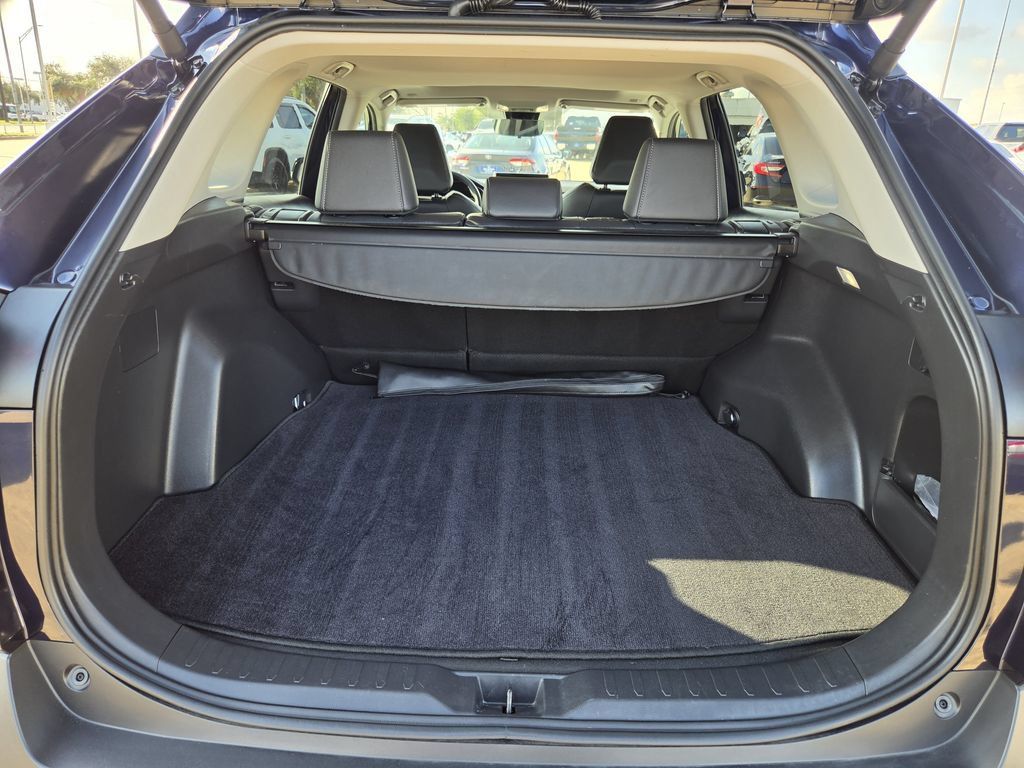 Used 2025 Toyota RAV4 XLE Premium FWD image 31