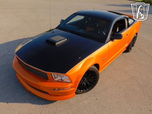 Used 2008 Ford Mustang GT Premium RWD image 2