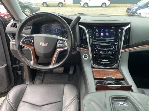Used 2016 Cadillac Escalade Luxury image 18