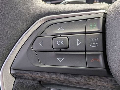 Certified 2024 Jeep Grand Cherokee L Limited w/ Luxury Tech Group II image 20