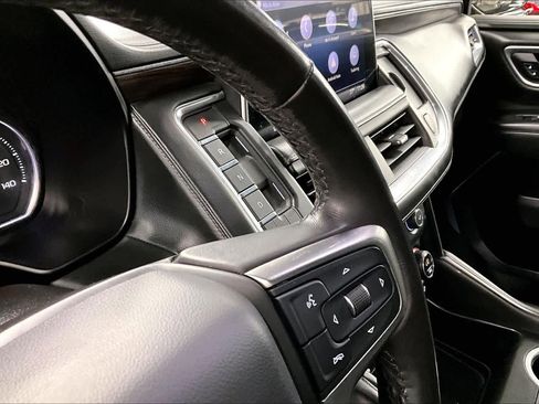 Used 2021 Chevrolet Suburban Z71 w/ Z71 Signature Package image 16