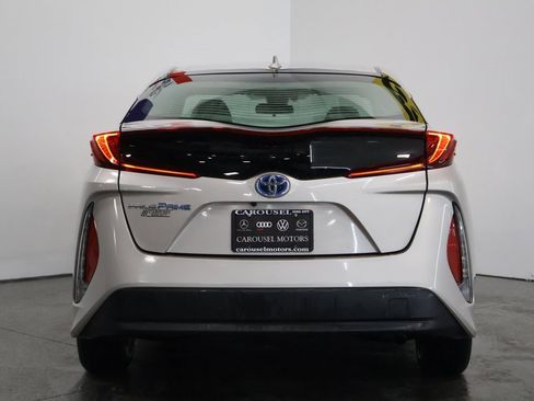 Used 2018 Toyota Prius Prime Premium image 11