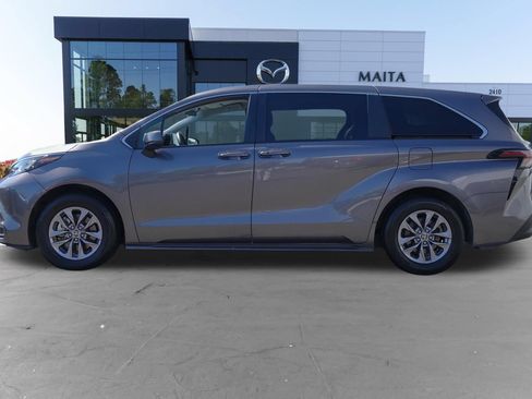 Used 2024 Toyota Sienna LE AWD/4WD image 6