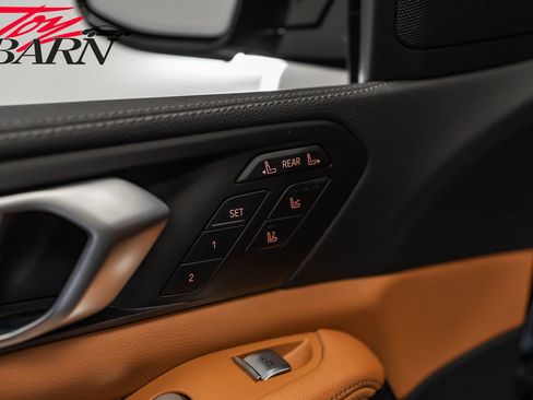 Used 2022 BMW X7 xDrive40i w/ M Sport Package image 22