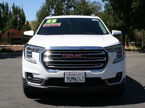 Used 2023 GMC Terrain SLT FWD image 2