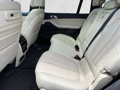 Used 2022 BMW X7 xDrive40i w/ M Sport Package AWD/4WD image 14