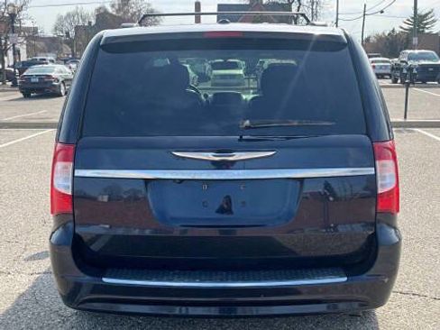 Used 2011 Chrysler Town & Country Touring-L w/ Entertainment Group #2 image 10