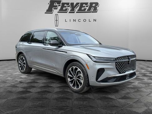 Used 2024 Lincoln Nautilus Reserve w/ Equipment Group 202A AWD/4WD image 7