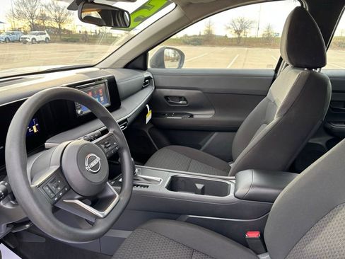 Used 2025 Nissan Kicks S image 16