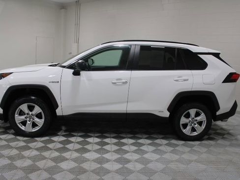 Used 2021 Toyota RAV4 LE image 7