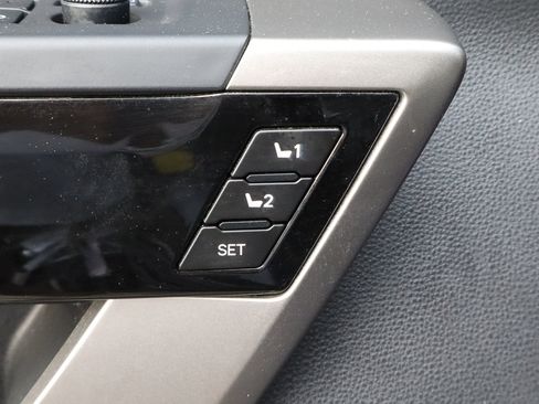 Used 2024 Toyota Tundra Limited image 18