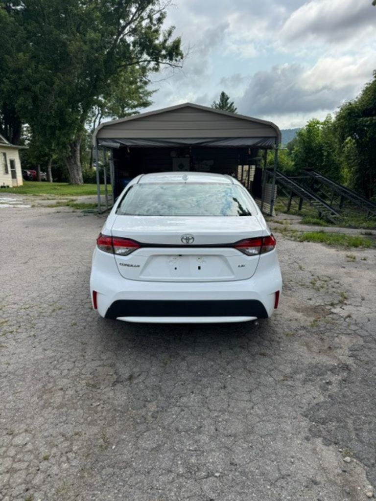 Used 2022 Toyota Corolla LE FWD image 5