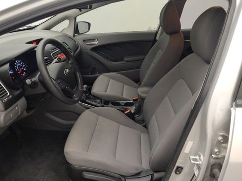 Used 2017 Kia Forte LX image 17