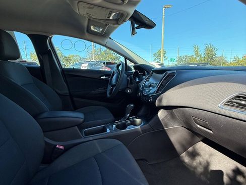 Used 2018 Chevrolet Cruze LT image 9