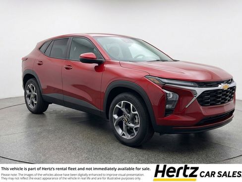 Used 2025 Chevrolet Trax LT FWD image 1