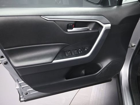 Used 2025 Toyota RAV4 XLE image 10