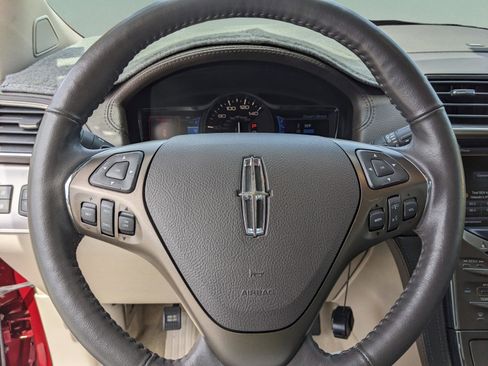 Used 2013 Lincoln MKX FWD image 33