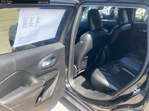 Used 2020 Jeep Cherokee Trailhawk w/ Comfort & Convenience Group image 11