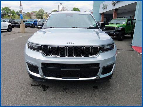 Used 2022 Jeep Grand Cherokee L Limited AWD/4WD image 2