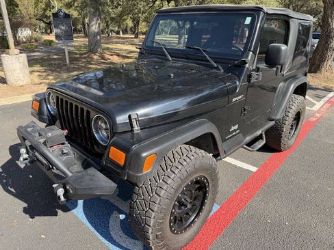 Used 2004 Jeep Wrangler 4WD image 2