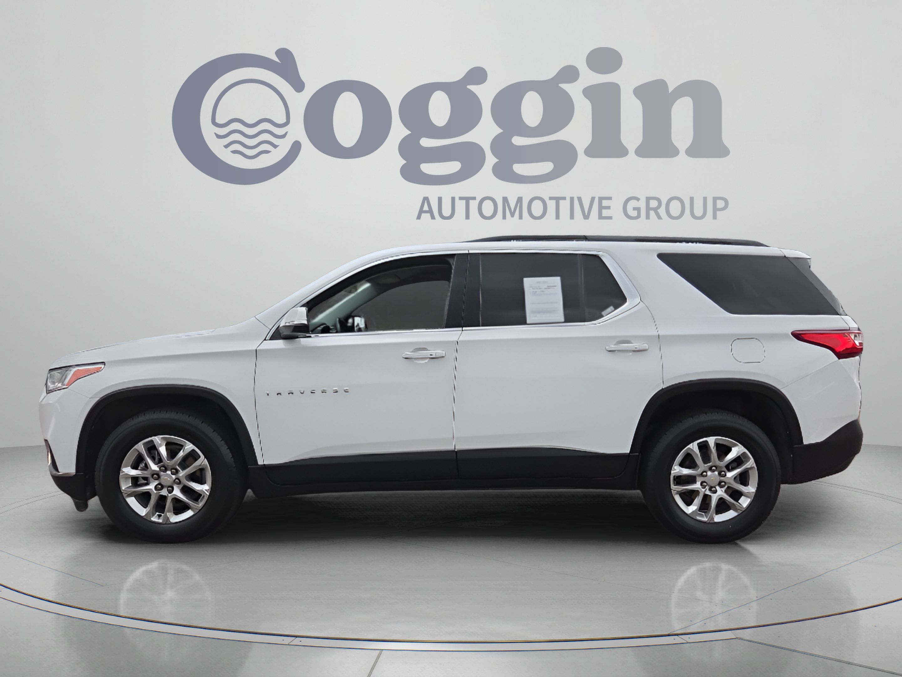 Used 2021 Chevrolet Traverse LT FWD image 2