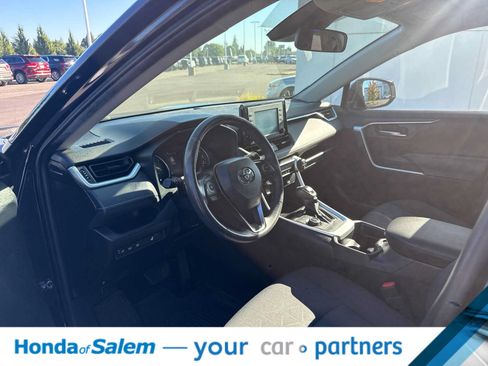 Used 2020 Toyota RAV4 XLE w/ XLE Grade Weather Package AWD/4WD image 2