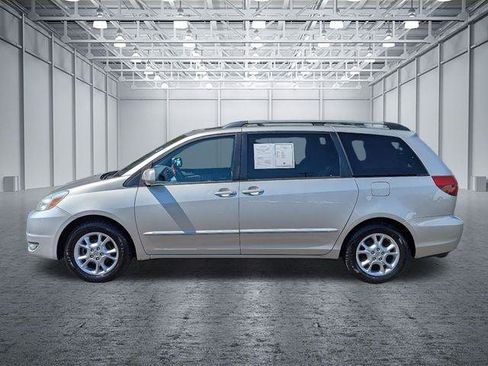 Used 2005 Toyota Sienna XLE Limited FWD image 2