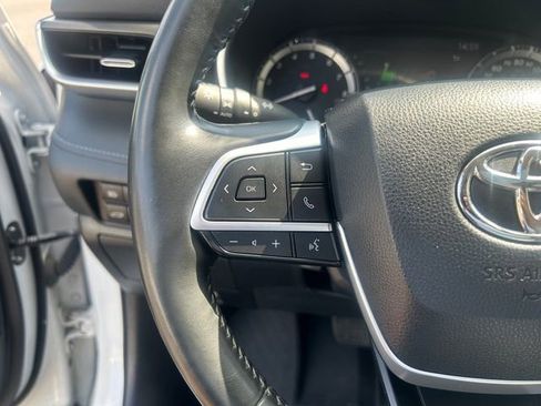 Used 2022 Toyota Highlander XLE image 13