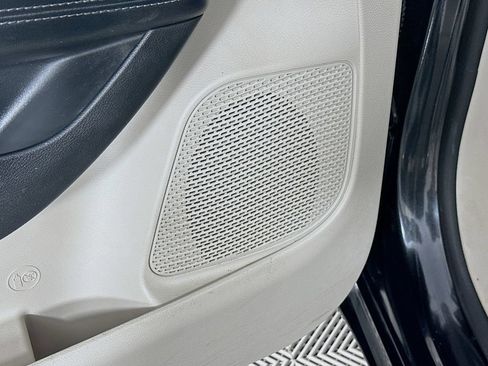 Used 2019 Chrysler Pacifica Limited FWD image 26