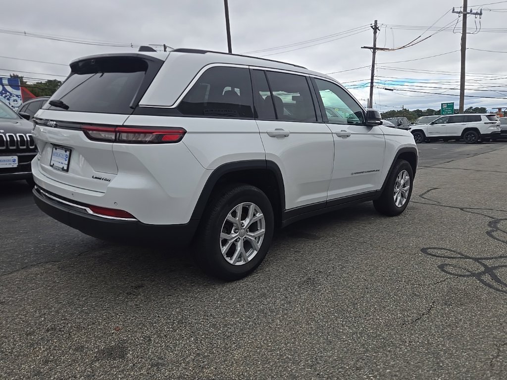 Certified 2024 Jeep Grand Cherokee Limited w/ Luxury Tech Group II AWD/4WD image 11