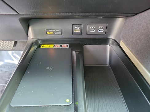 Used 2025 Toyota Camry LE w/ Convenience Package image 28