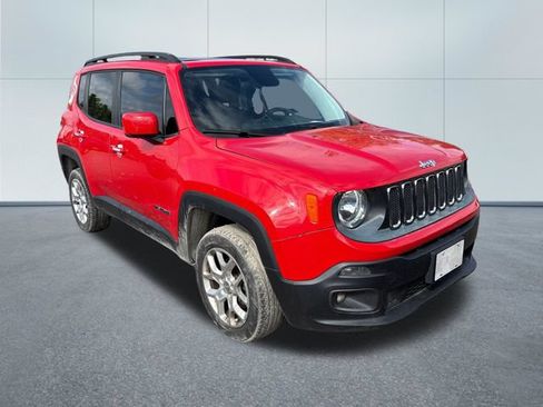 Used 2017 Jeep Renegade Latitude w/ Cold Weather Group AWD/4WD image 5
