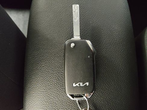 Used 2024 Kia Forte LX image 32