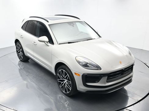Certified 2025 Porsche Macan image 45