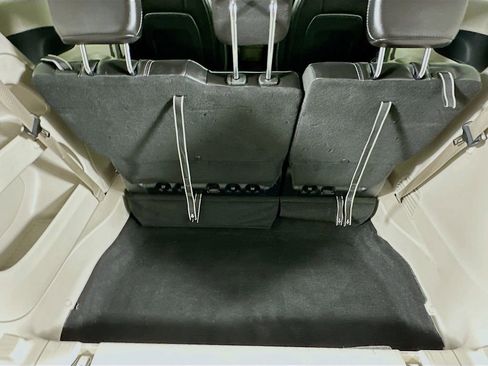 Certified 2024 Chrysler Pacifica Touring-L image 36