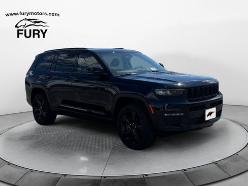 Used 2023 Jeep Grand Cherokee L Limited w/ Black Appearance Package AWD/4WD image 1