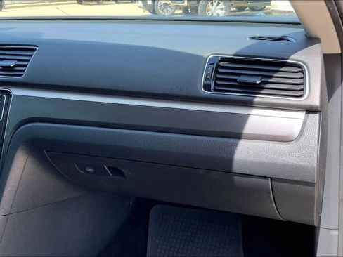 Used 2018 Volkswagen Passat 2.0T R-Line image 19