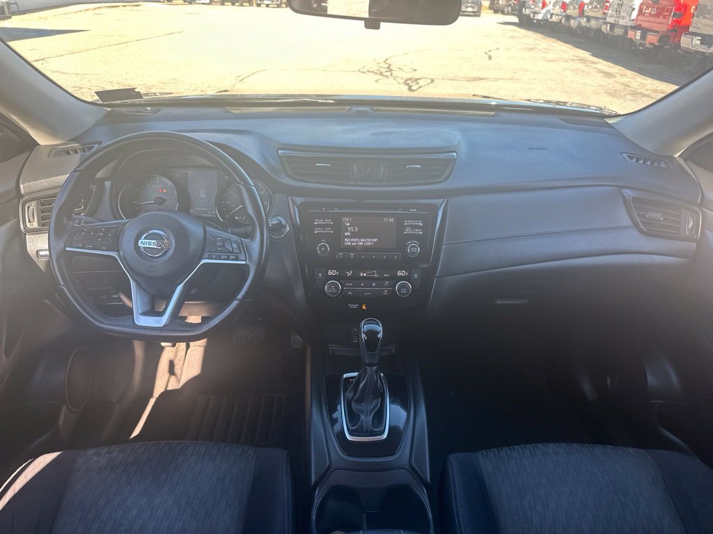 Used 2017 Nissan Rogue SV AWD/4WD image 18
