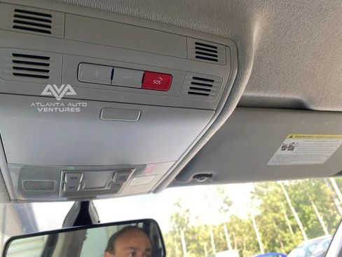 Used 2021 Volkswagen Tiguan SE image 17