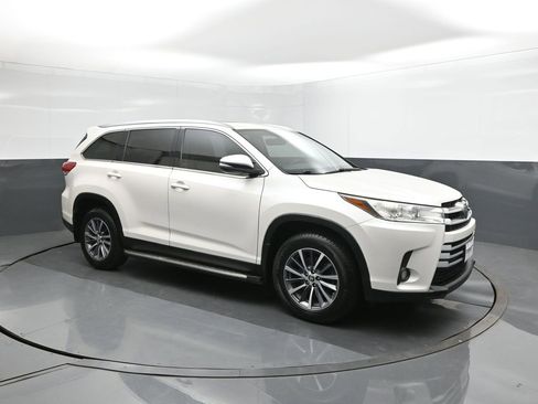 Used 2019 Toyota Highlander XLE image 17