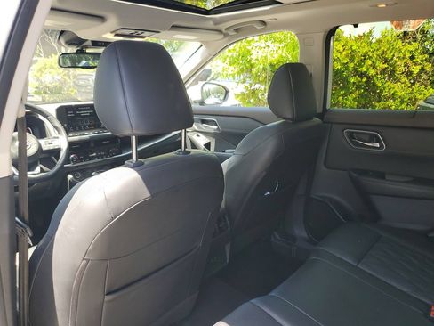 Used 2023 Nissan Rogue Platinum FWD image 14